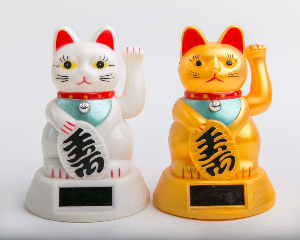 Solar Lucky Cat Maneki Neko Gold Large